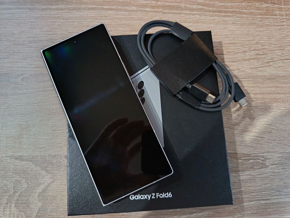 Samsung Galaxy Z Fold 6 5G 12/512GB Srebrny + Etui SPIGEN + Kabel