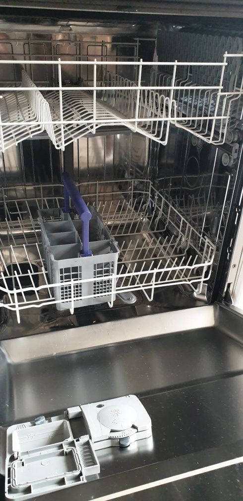 Máquina de lavar loiça quase nova