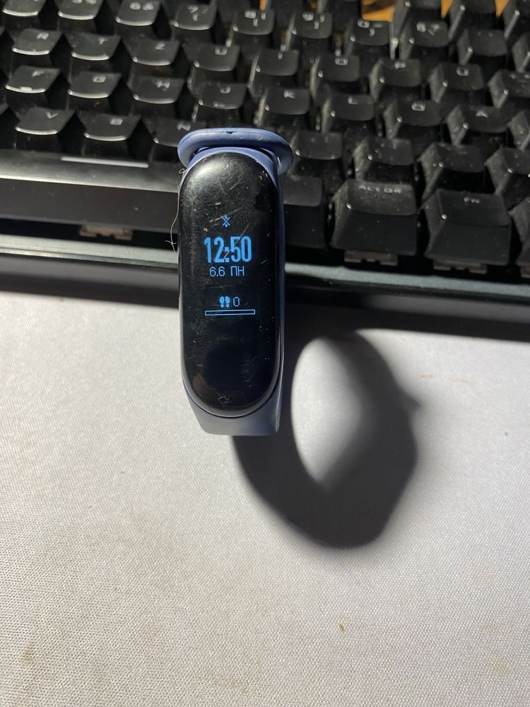 Продам mi band 3