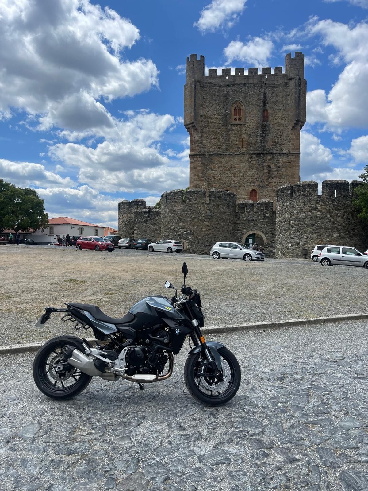- Mota BMW—F900R