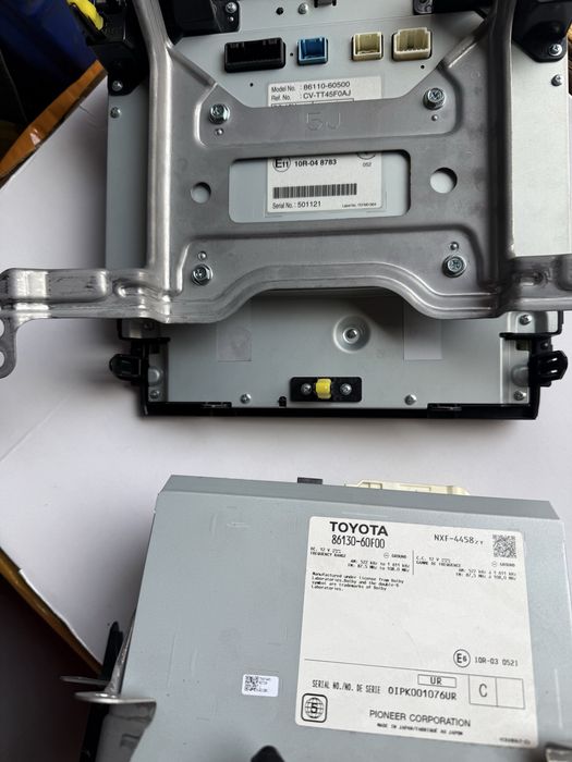 Медиасистема магнитола на Toyota LС200 2015 года