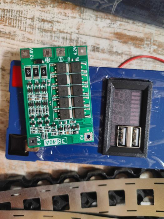 3s7p 12v кейс 18650 з екраном