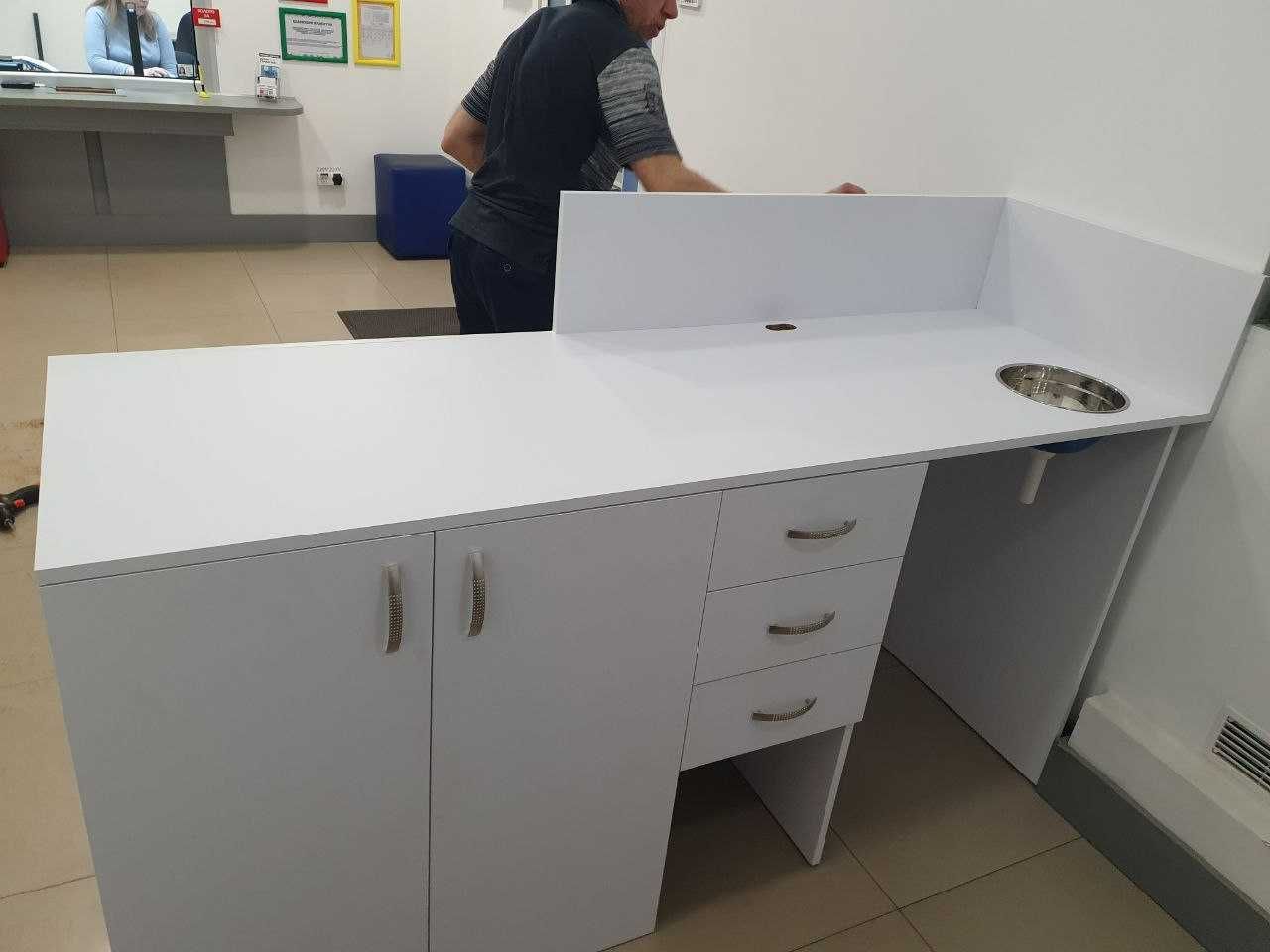 Барний стіл в гарному стані