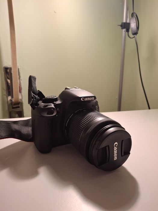 CANON EOS 700D quase nova mais acessórios