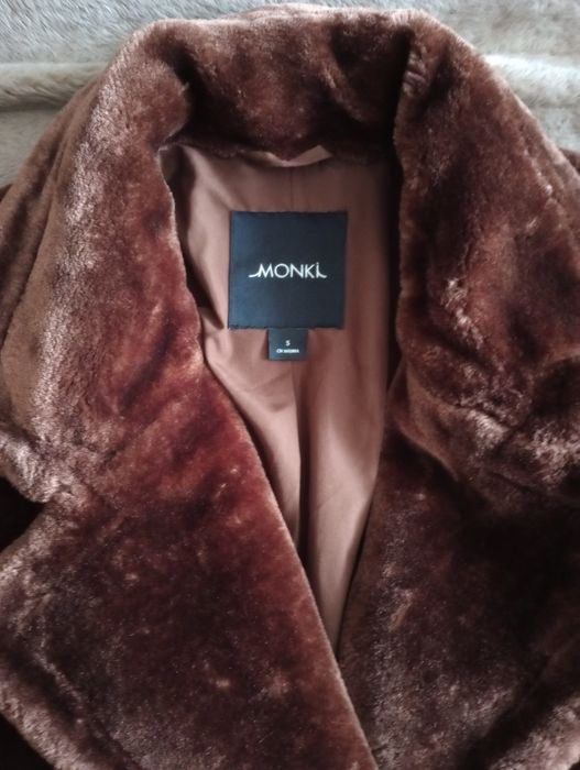 Damskie futerko Monki