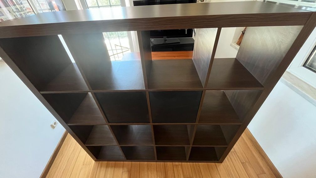 Estante IKEA com Cubos e Gavetas