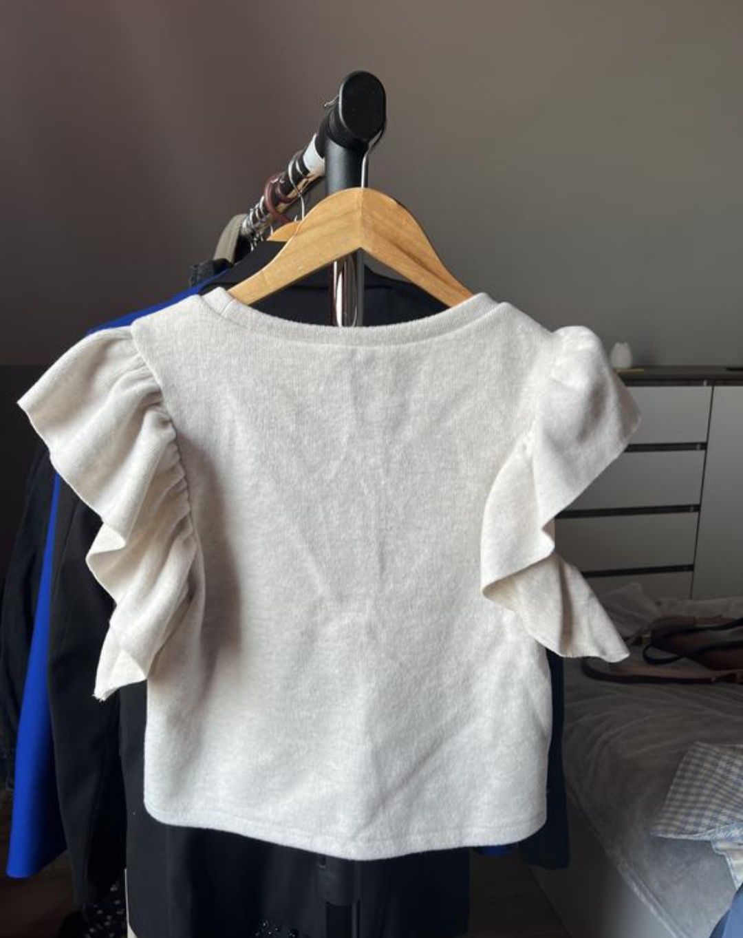 Топ бежевий розмір S 26  з рюшами Zara