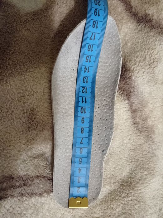 Продам дитячі кросівки