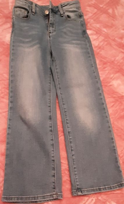 Calças de ganga de menina.