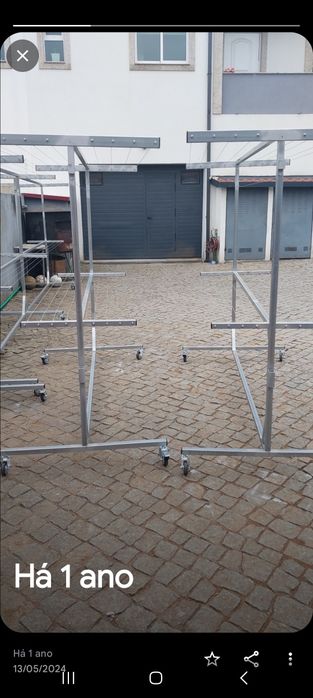 Suportes para máquinas e estendais com rodas