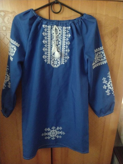 Вишита  сукня на дівчинку 146
