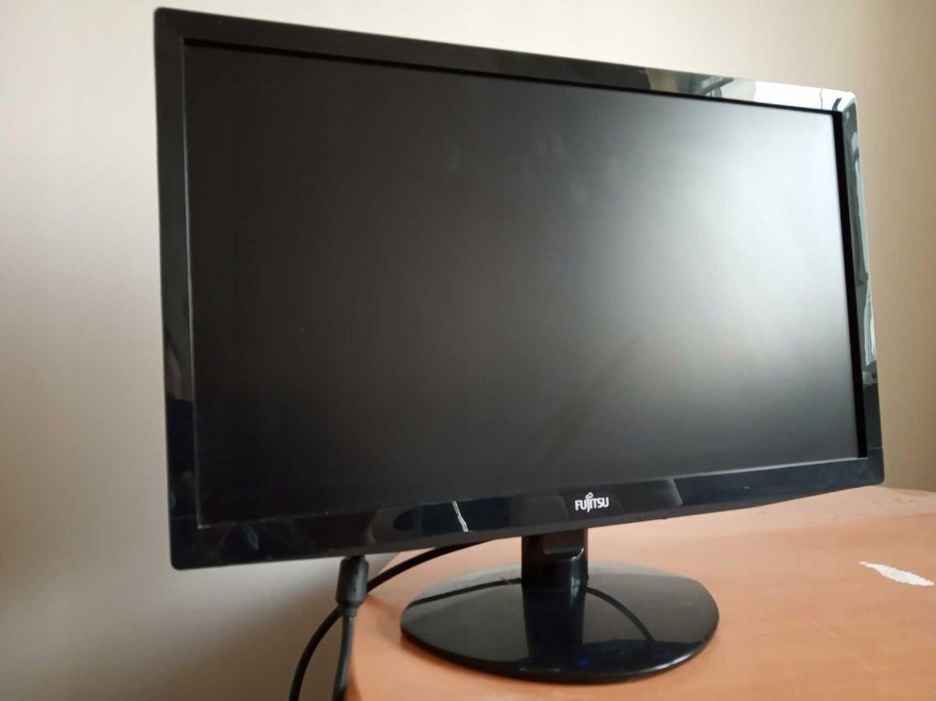 ТОНКИЙ яркий 'Монітор 20" Fujitsu L20T-2 LED з вбудованими динаміками