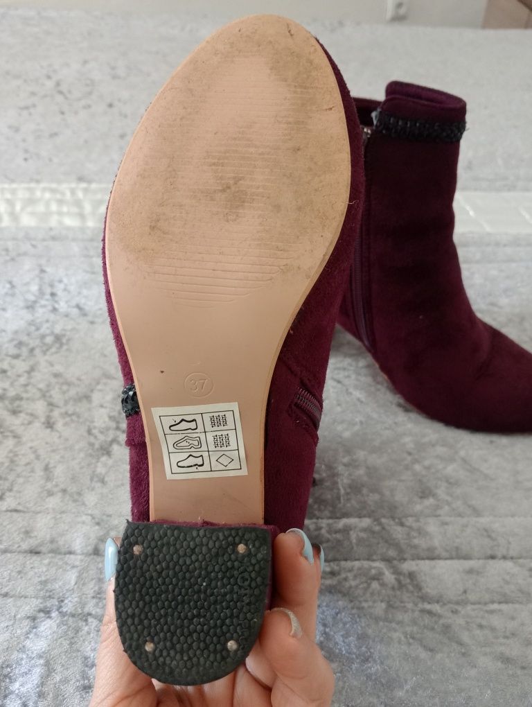 Botas Bordeaux e pretas
