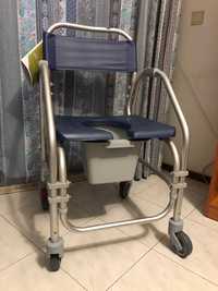 Cadeira de Banho Sanitária com rodas