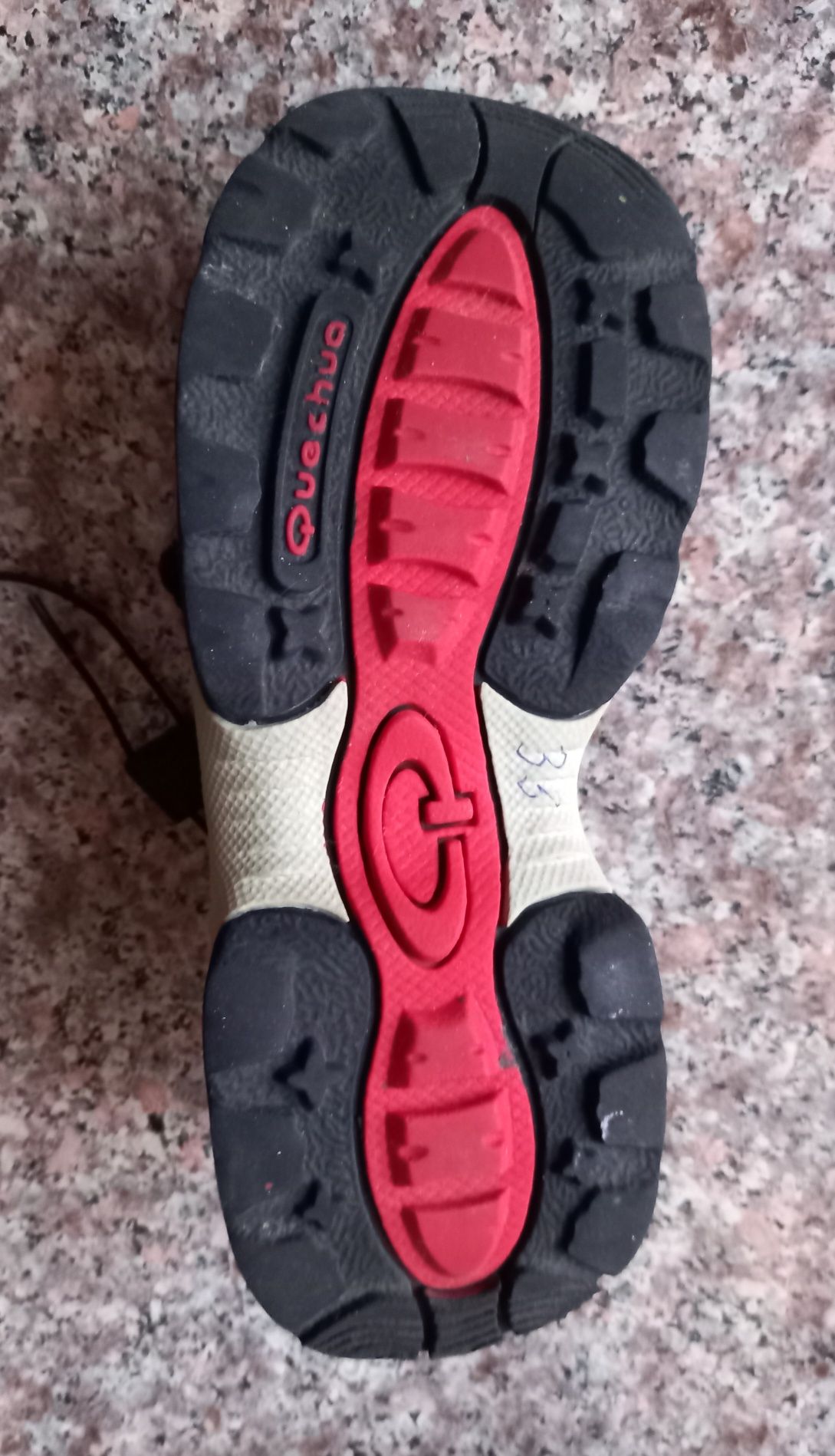 Sandálias de caminhada Quechua tamanho 33
Arpenaz 700 true red