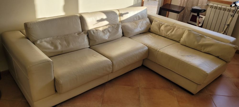 Sofá com chaise longue