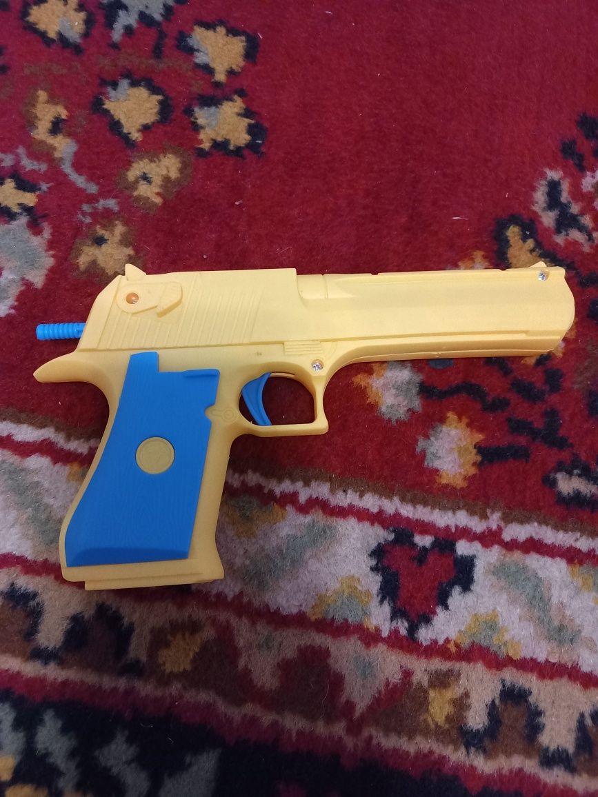 Пистолет с оттяжкой детский.