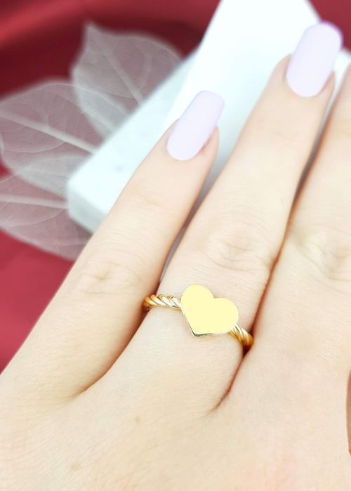 Złoty pierścionek z serduszkiem