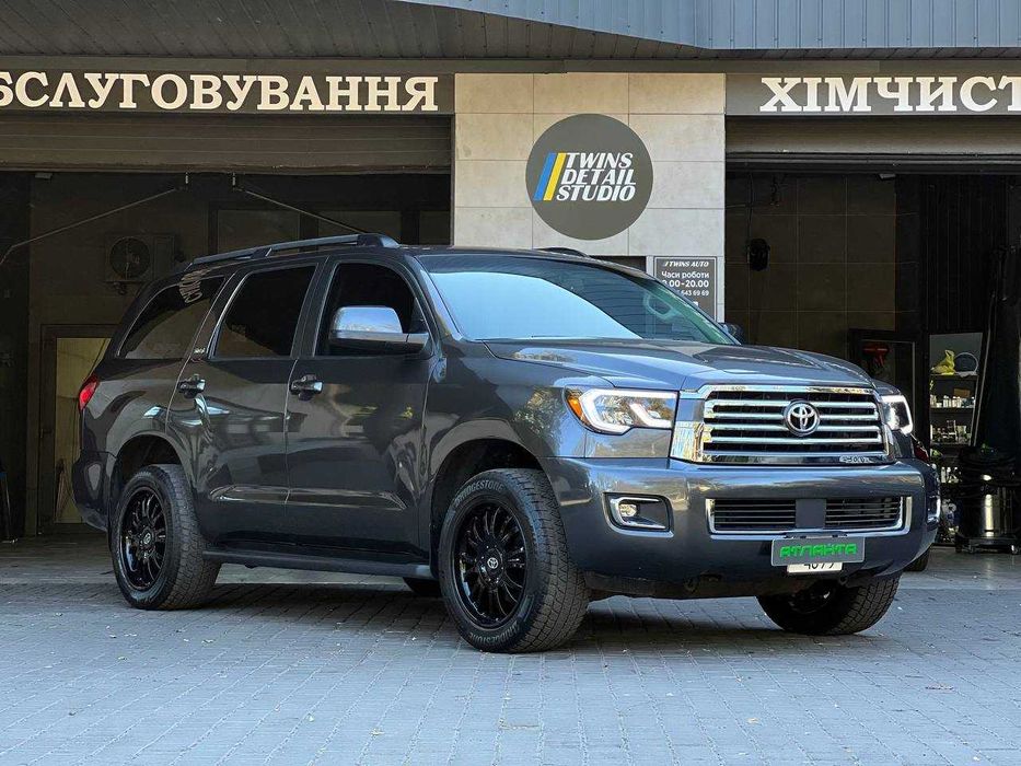 Toyota Sequoia 2016