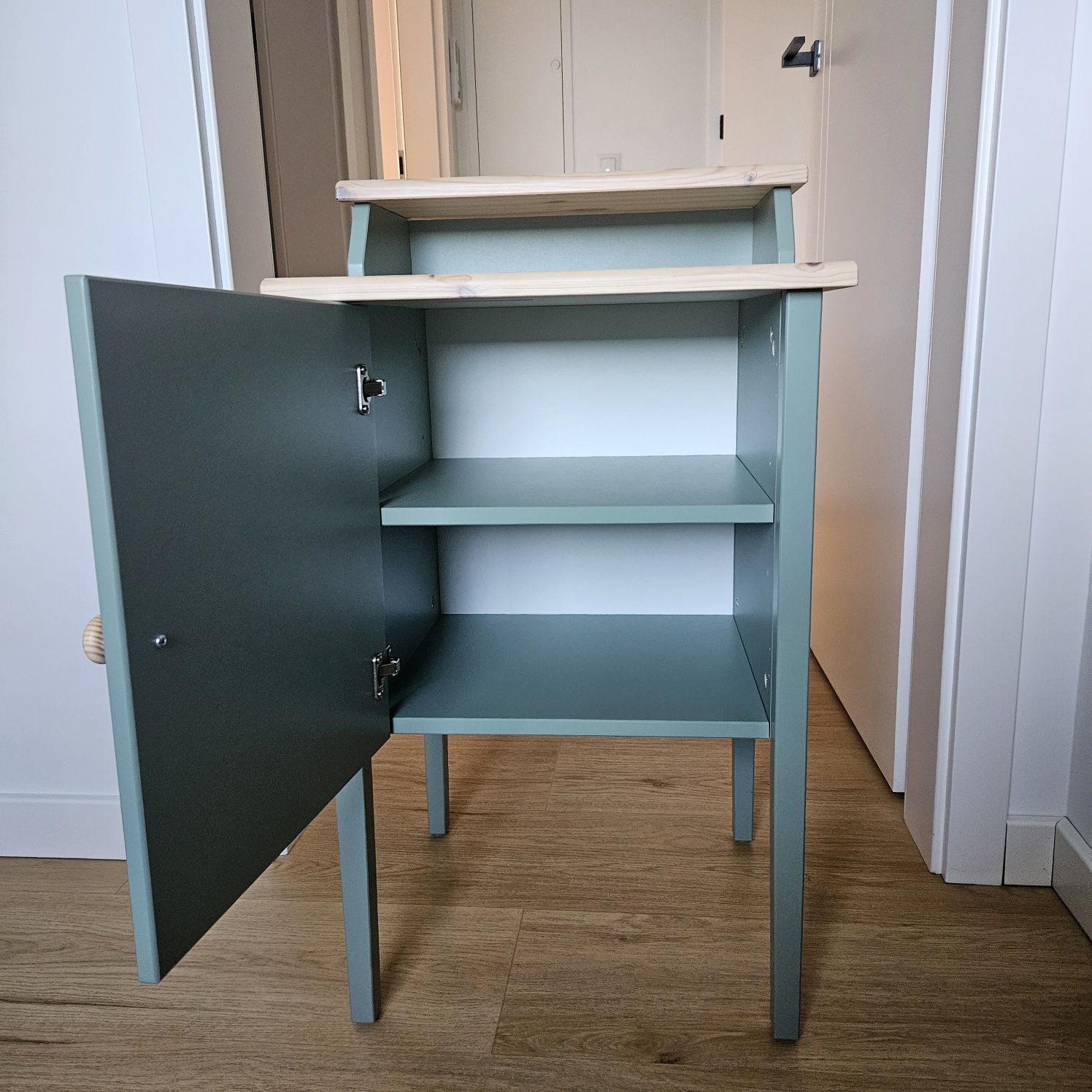 OLDERDALEN Stolik nocny, szarozielony/sosna, 47x43 cm Ikea