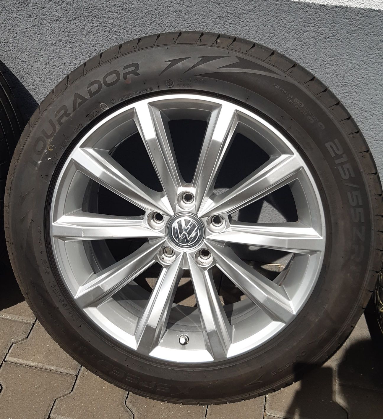 Felgi aluminiowe 5x112 R17 VW z oponami