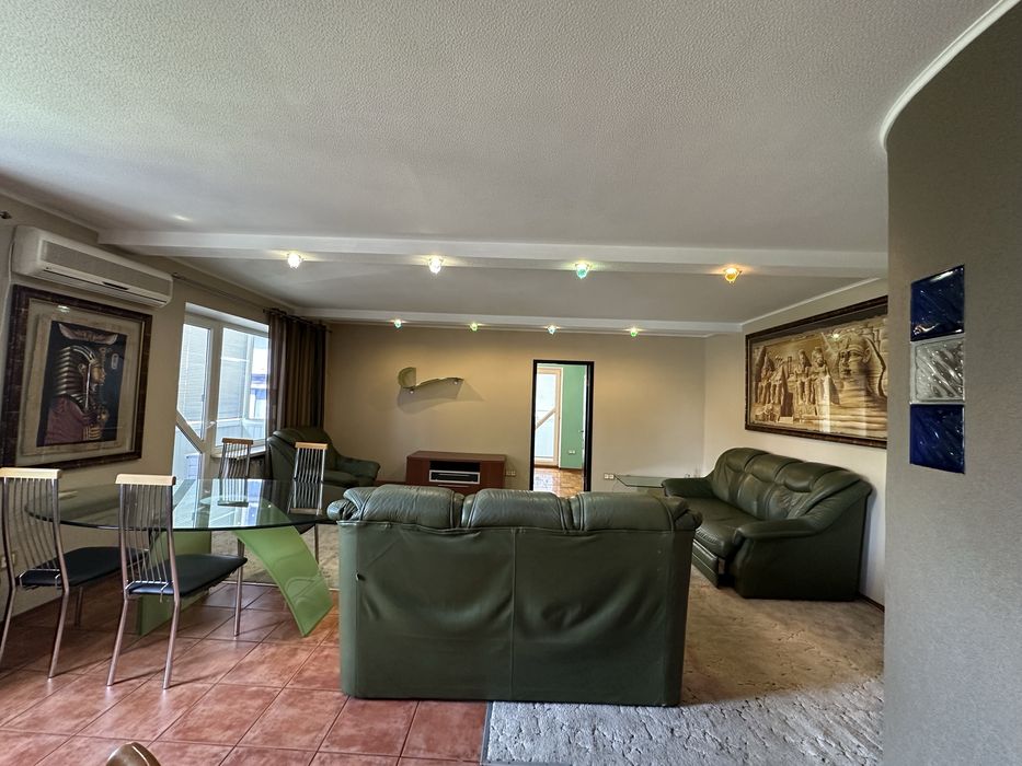 Велика 2к.квартира 62м, с видом на парк, 7/9