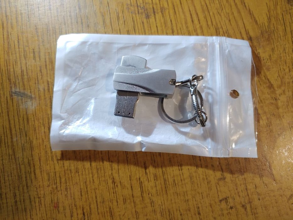 Продам флешку металлическую.