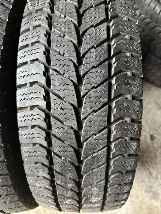 Продам шини 215/65 R16C Uniroyal SnowMax 2