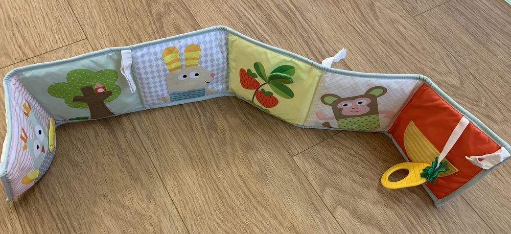 Розвиваюча мʼяка книжка-розкладачка Taf Toys