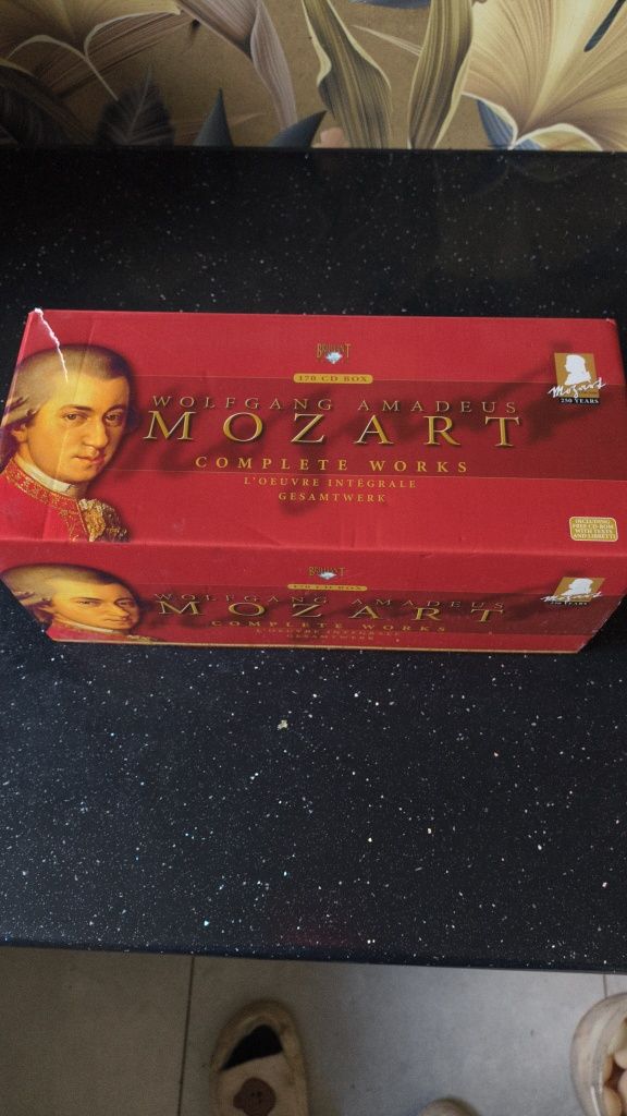 Widoczne na zdjęciu pudełko to Mozart - The Complete Works: 170 CD Box