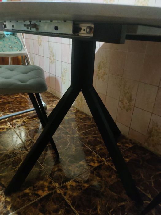 Продам стіл обідній новий