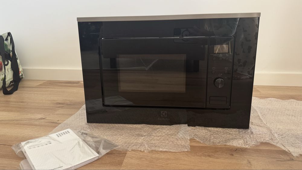 Micro-ondas Encastre ELECTROLUX 20L NOVO