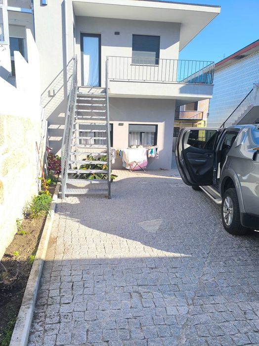 Apartamento 1º andar (junto à areosa)