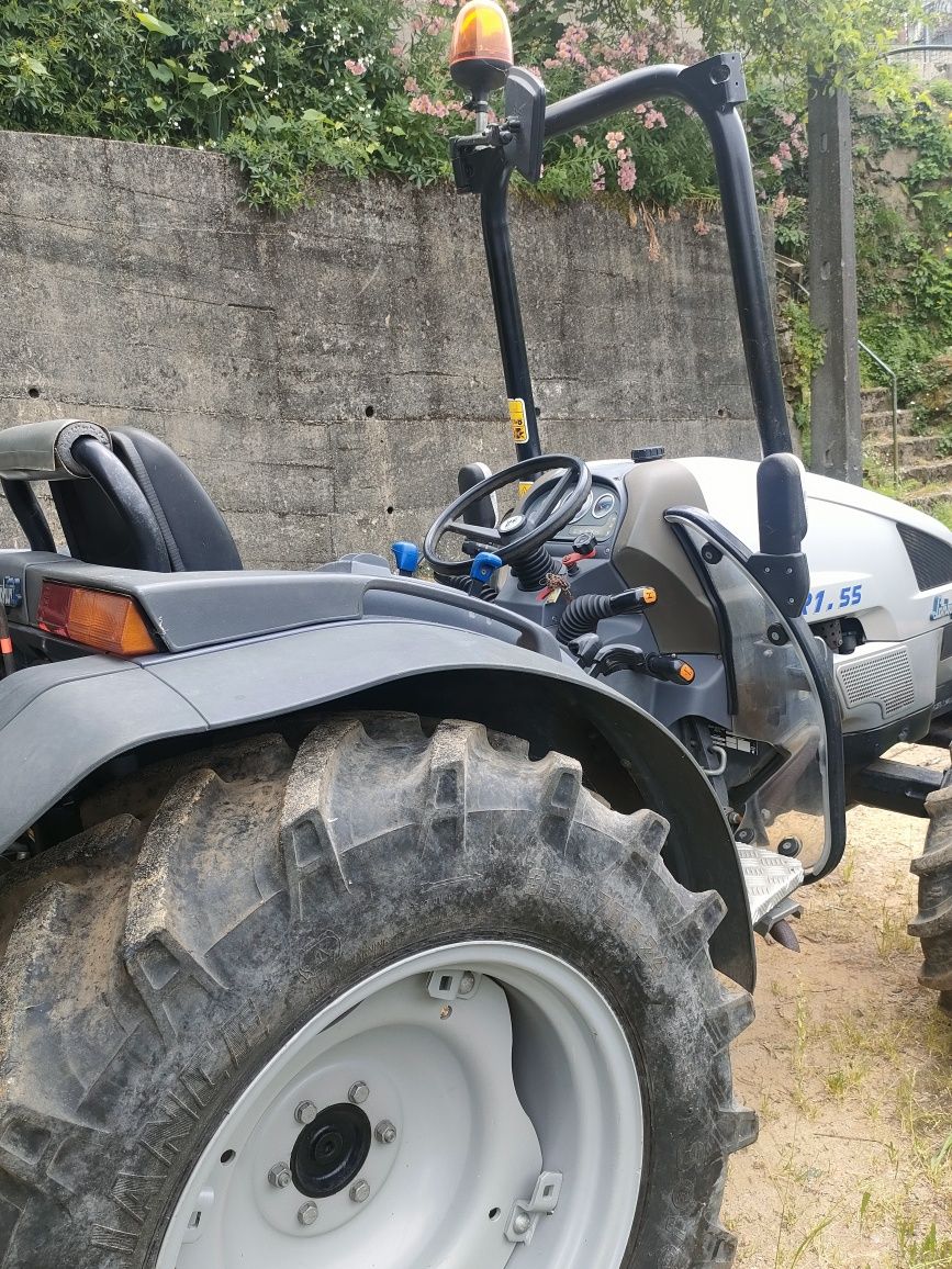 Tractor Lamborghini R155 e carroça