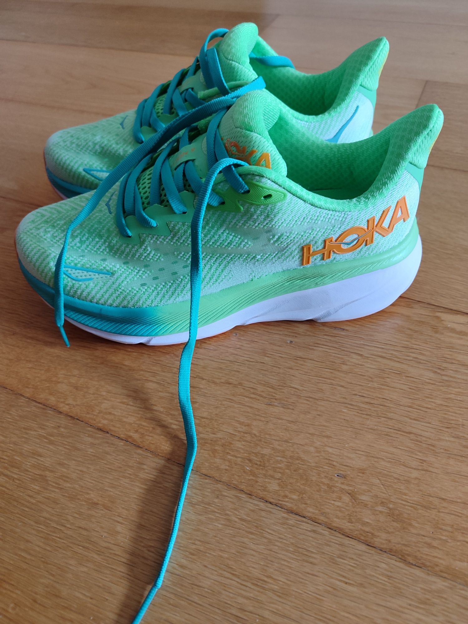 Hoka Clifton 9 novas