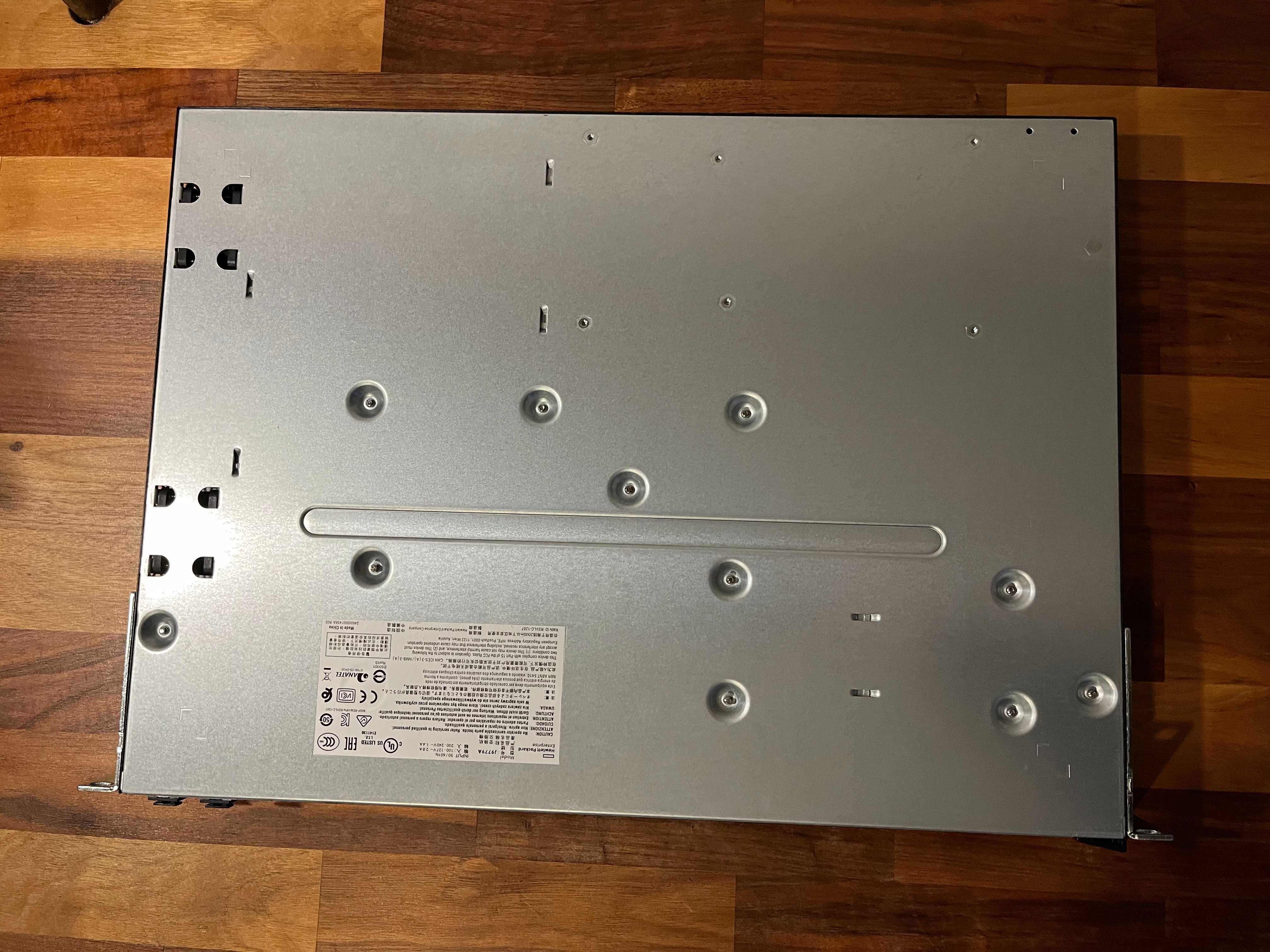 HP Aruba 2530 J9779A 2530-24 POE + Switch