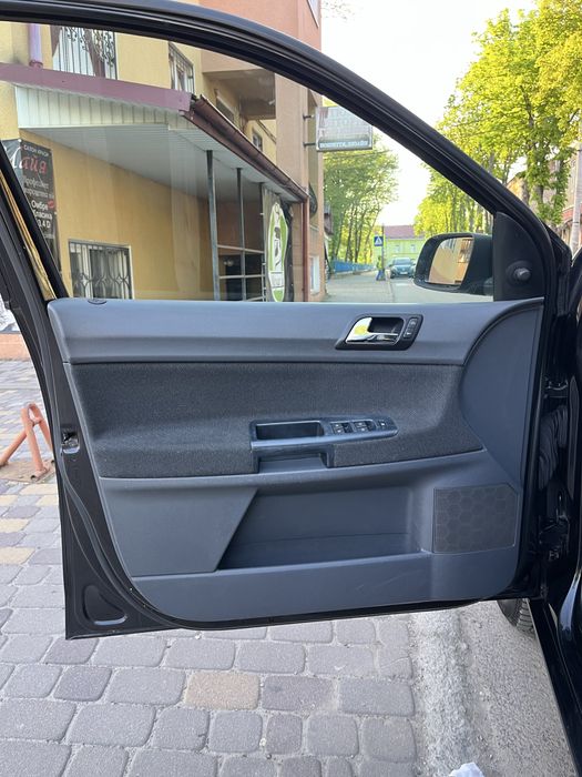 Продам Volkswagen Polo 1,2 бензин 2003 року!