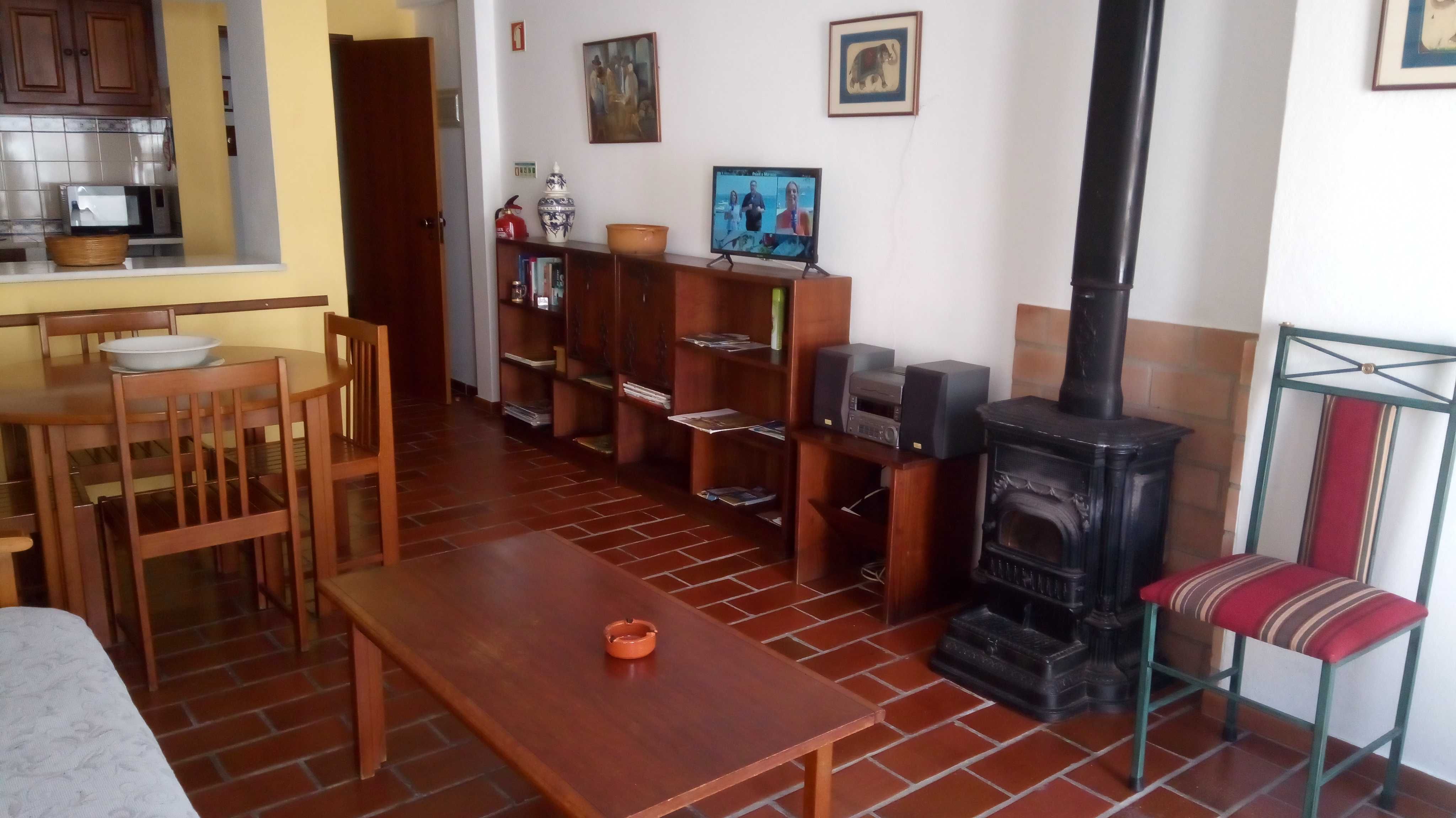 Apartamento T1 com grande pátio a 5 min a pé da praia
