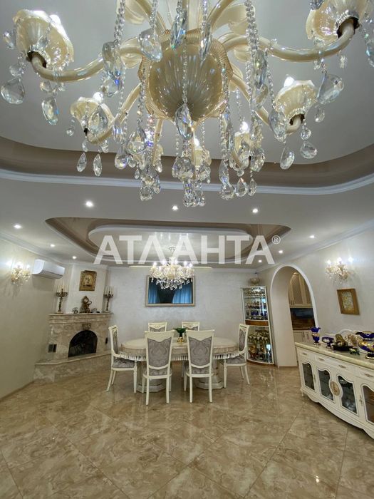 Продаётся  шикарный дом в Совиньоне