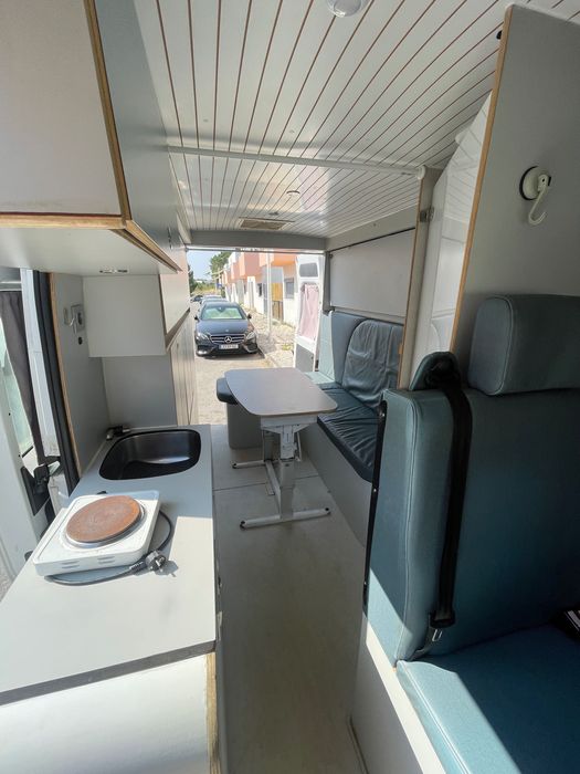 Autocaravana com duas camas de casal e WC