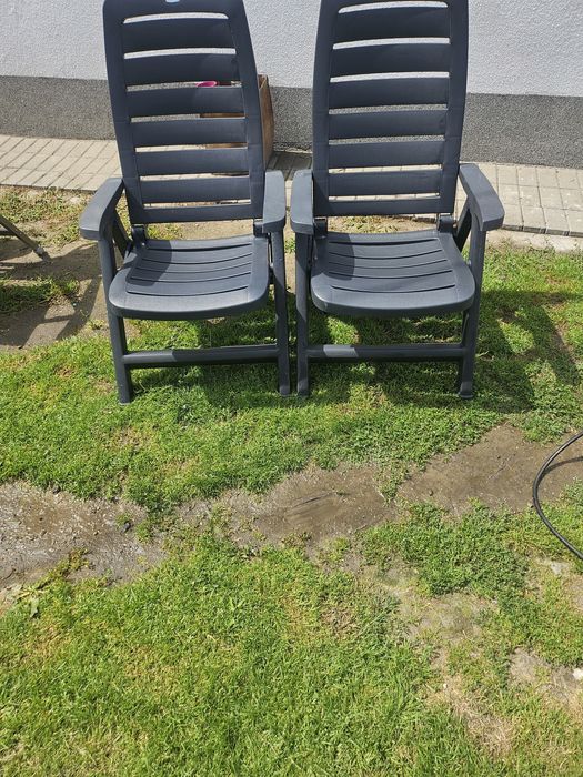 Krzesła plastikowe rozkladane