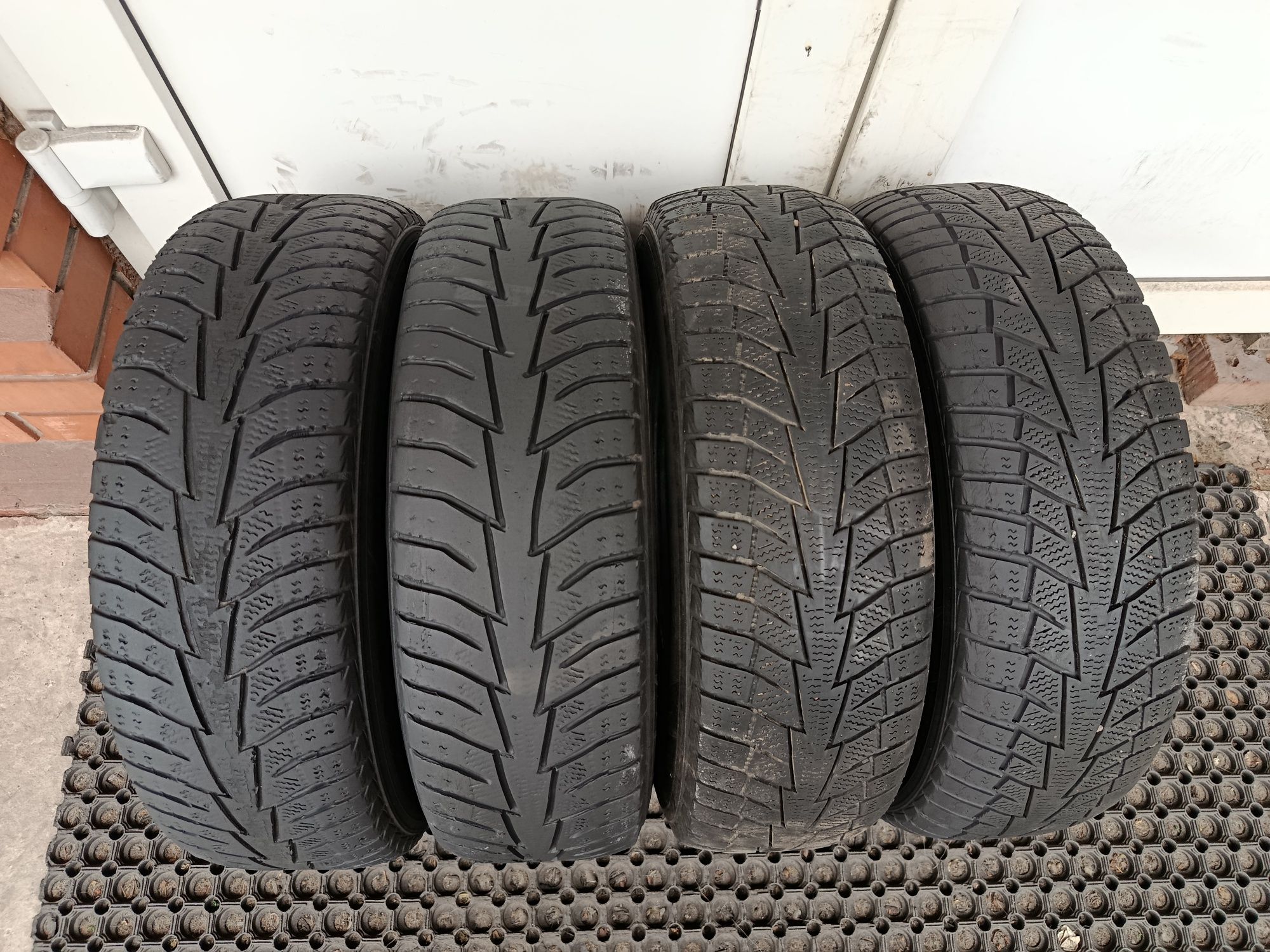 Шины R13 175/70 Hankook всесезонки отличное состояние