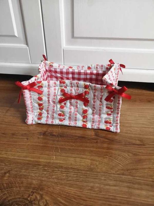 Organizer pudełko do przechowywania w truskawki, kokardki, kwiaty