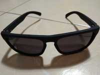 Сонцезахисні окуляри з ультрафіолетовим захистом