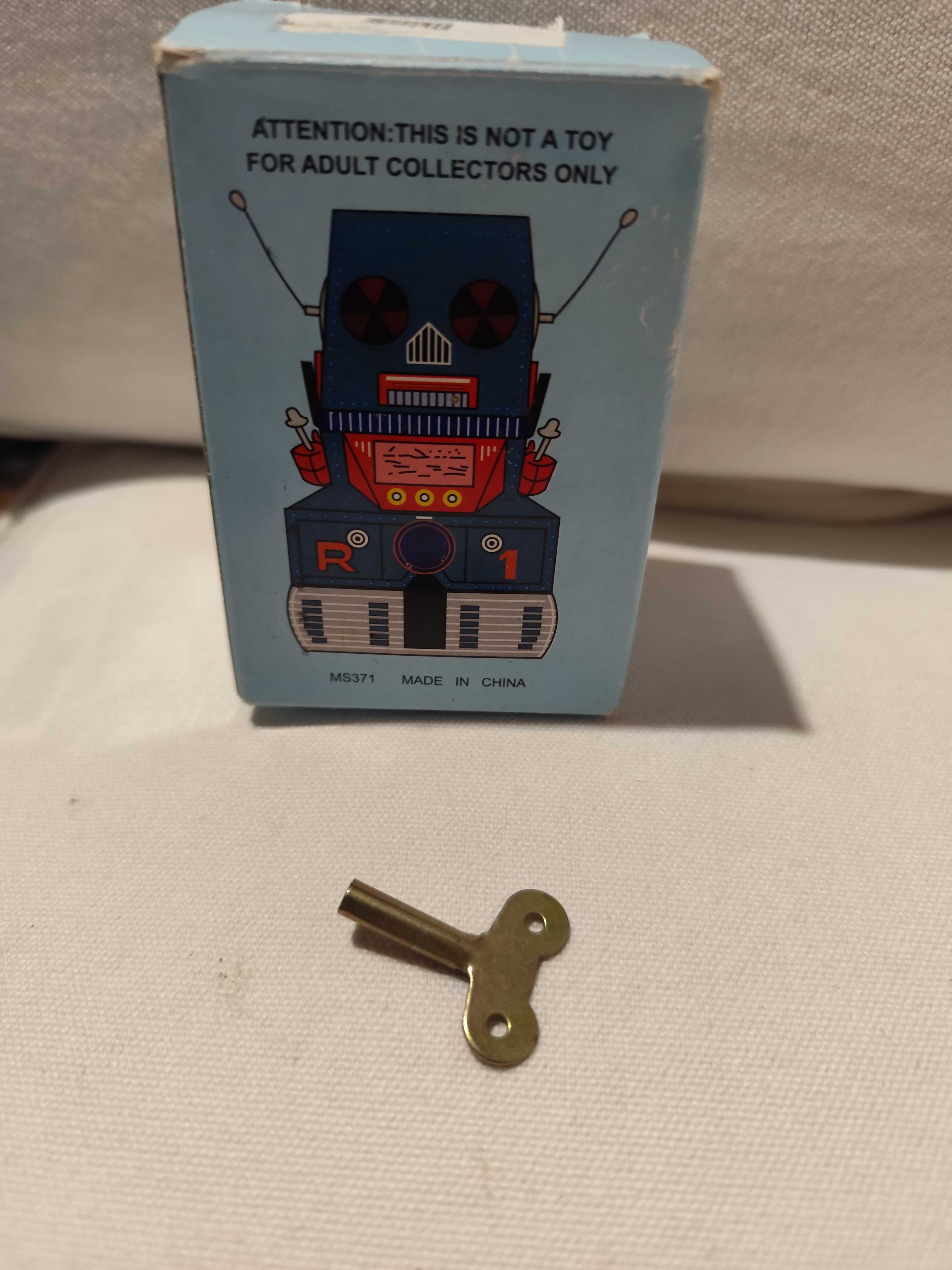 Brinquedo mecânico - Robot em chapa