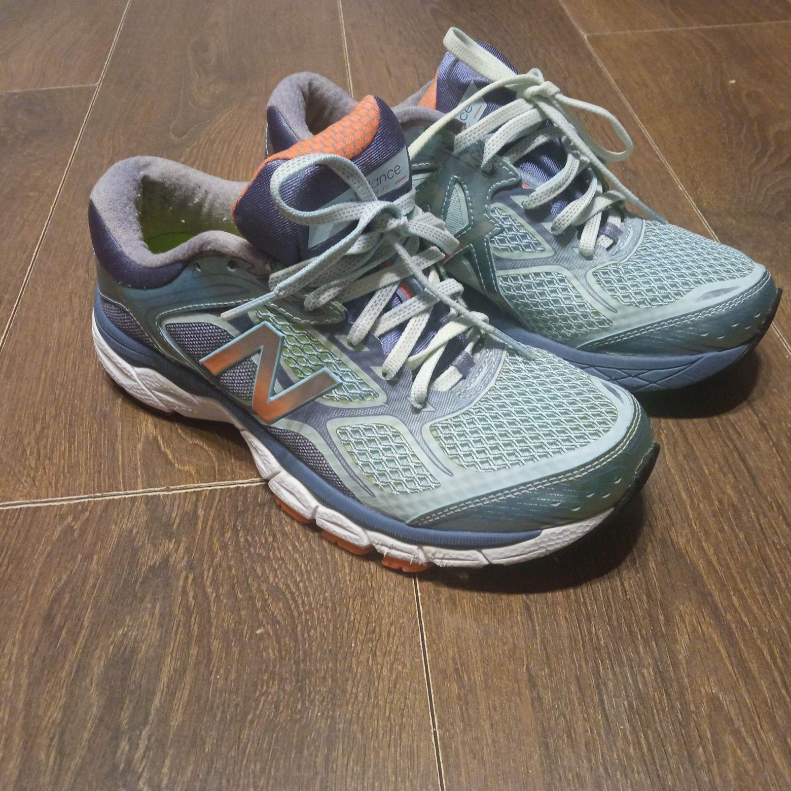 BUTY NEW BALANCE W860BP6 roz. 39
W860BP6 Niebieski