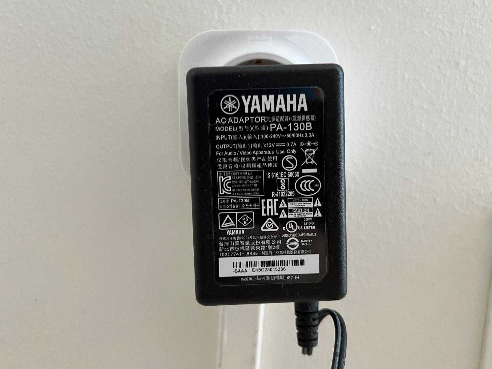 Teclado Yamaha PSR E363 COMO NOVO com suporte Quiklok
