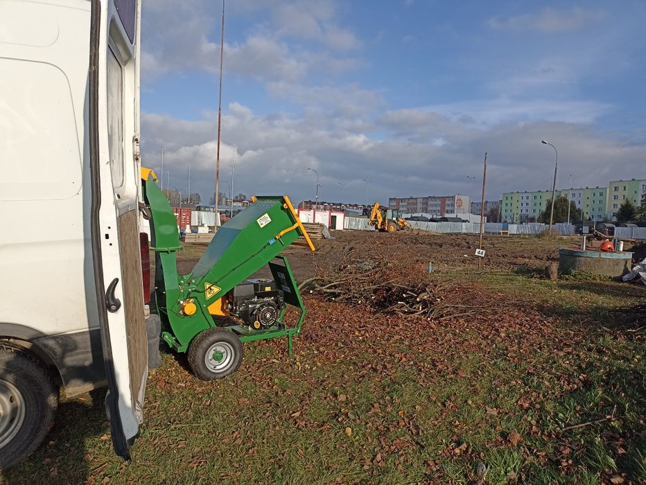 Wycinka drzew i krzewów. Prace wysokościowe. Frezowanie pni . Rębak.