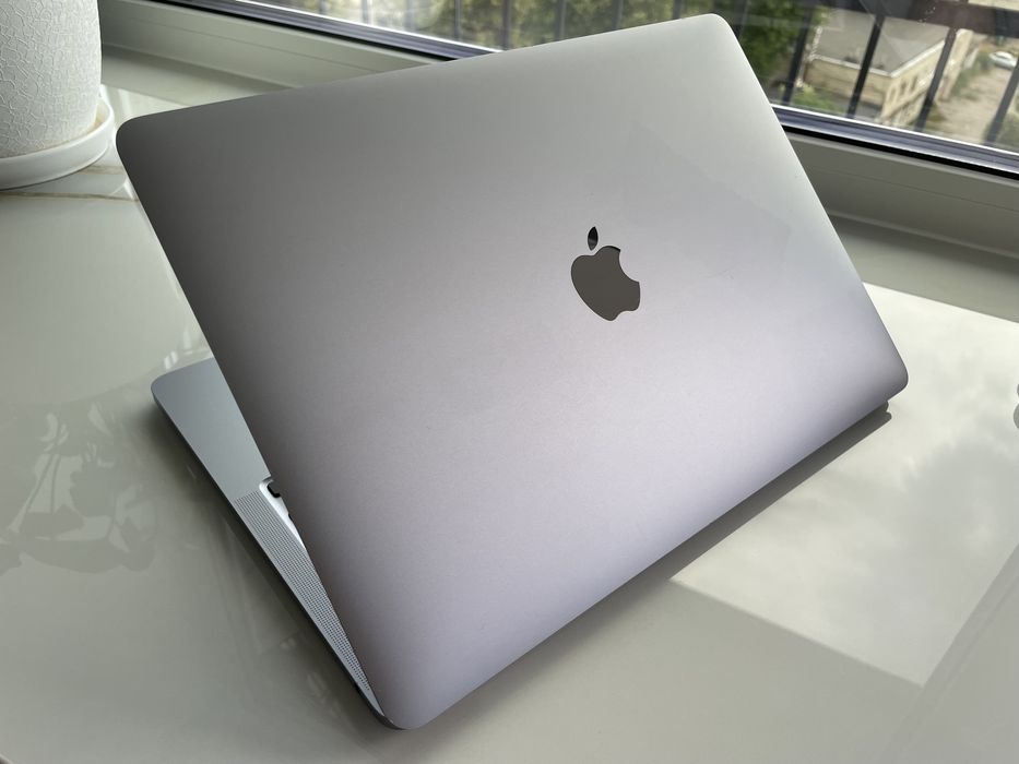 Apple MacBook Pro 13-inch Space Gray with M1 Chip (MYD82LL/A)
