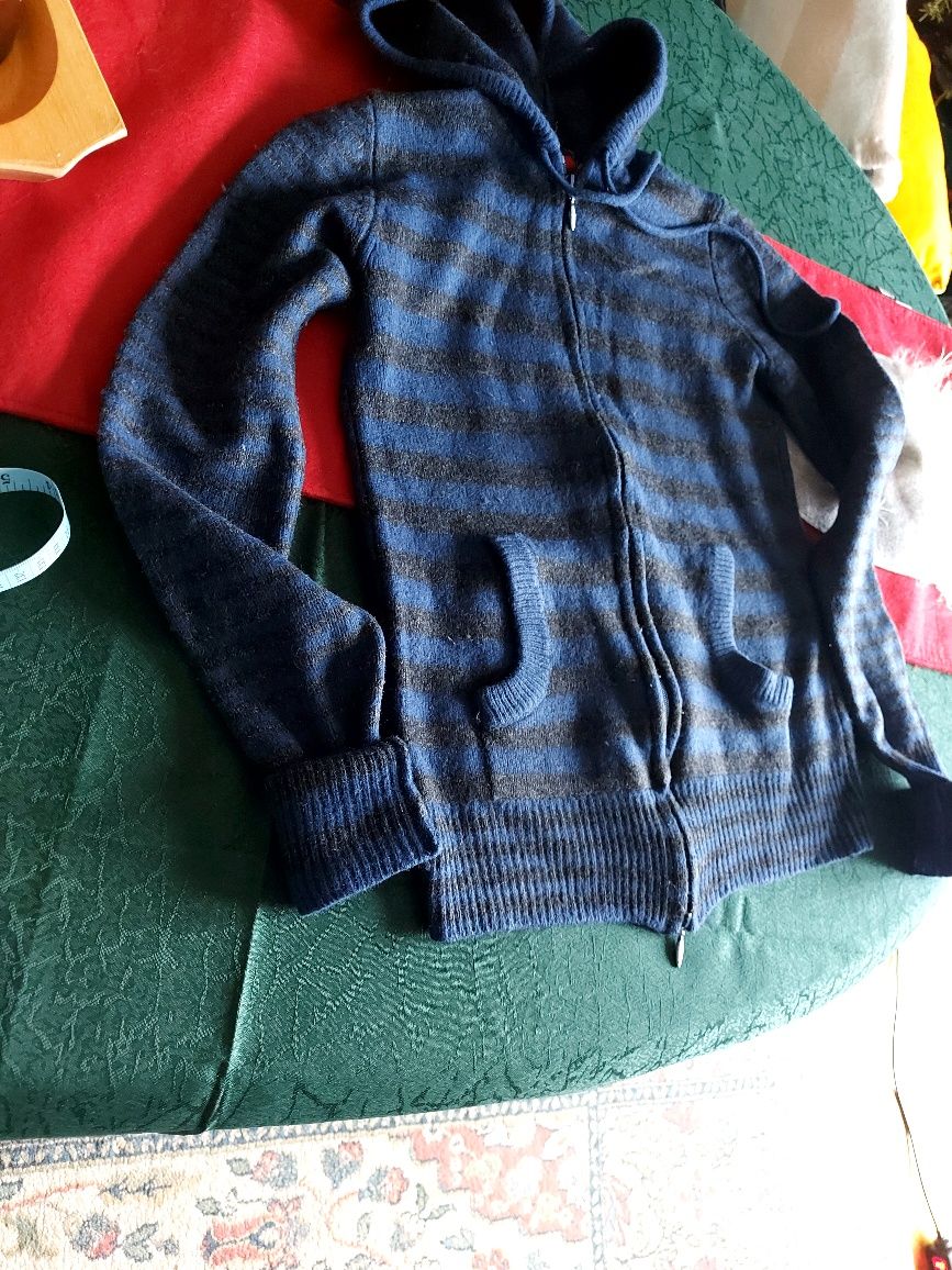 Wełniany ciepły sweter